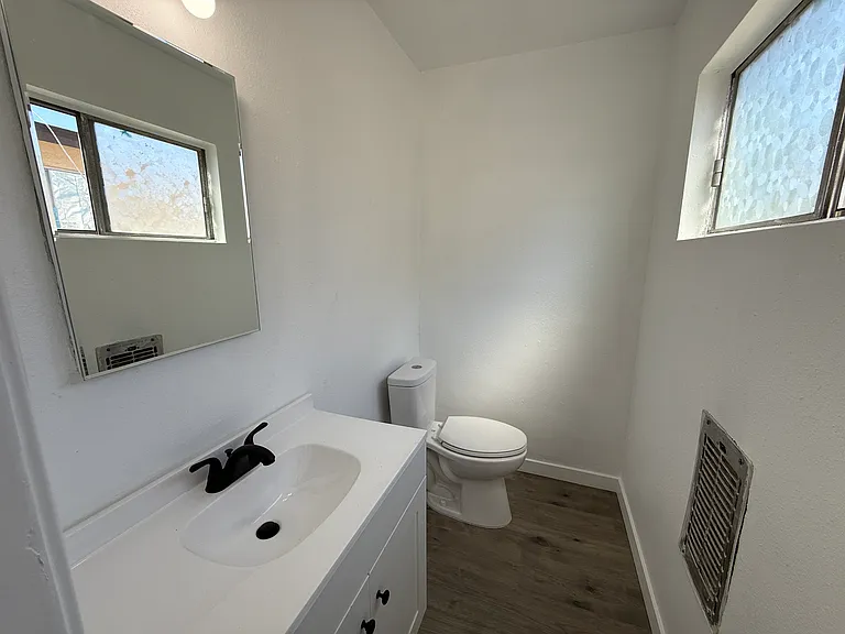 6737 Woodman Ave #7 — Photo 7