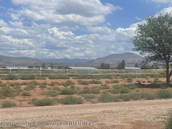 2nd image of 32 Racetrack Cir