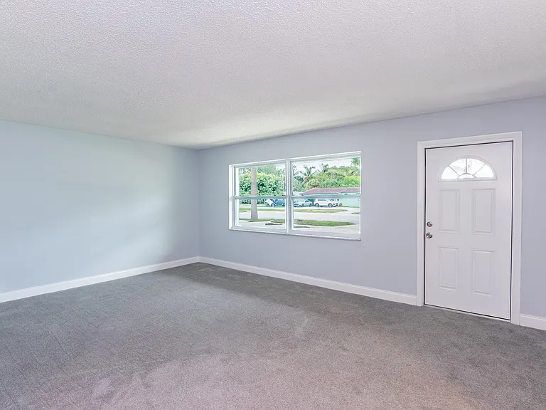 308 Park Ave — Photo 14