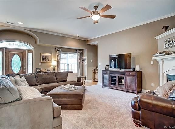 5th image of 1010 Strawberry Ln