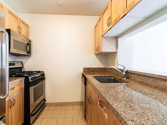4th image of 250 E 30th St APT 8J