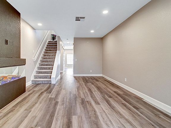 5th image of 983 Belmont Ter Unit 5
