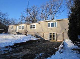 W3838 Locust Dr, Lake Geneva, WI 53147