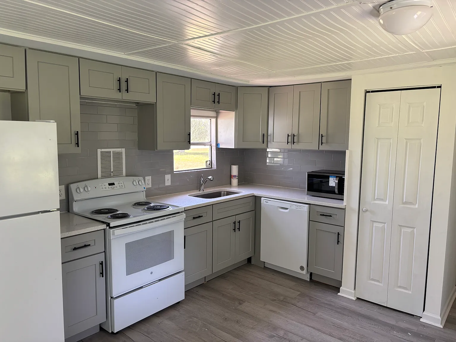 111 Jack Rd — Photo 2