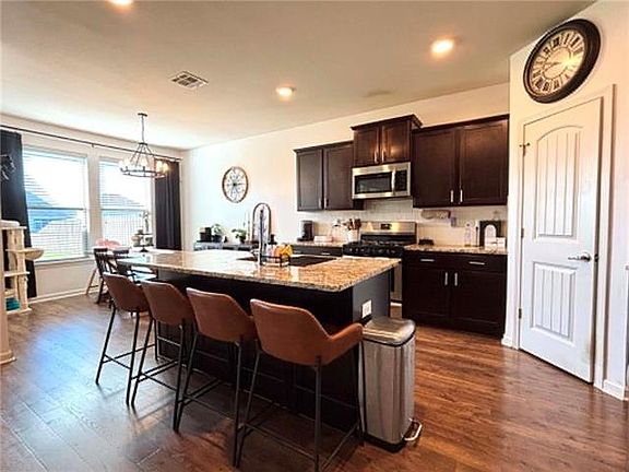 4th image of 408 Lakeshore Vlg E