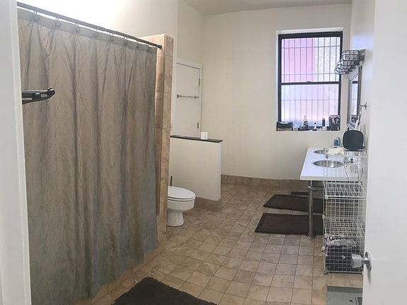 5th image of 2749 N Lincoln Ave #2A