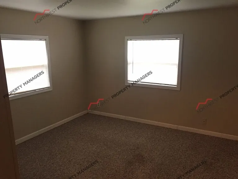 2495 NE Kresky Ave — Photo 10