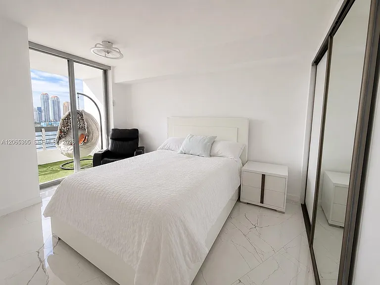3600 Mystic Pointe Dr #1715 — Photo 12