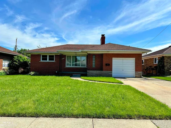 21212 Lakeland St, Saint Clair Shores, MI 48081