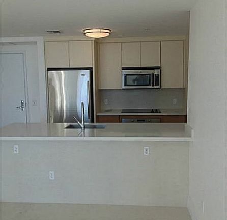 3rd image of 300 S Biscayne Blvd #000