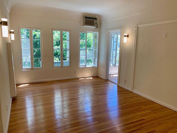 3rd image of 802 N Sweetzer Ave APT 203