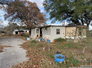 89 Primrose Ln, Poteet, TX 78065