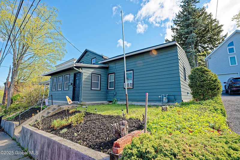 3rd image of 38 Defreest Avenue