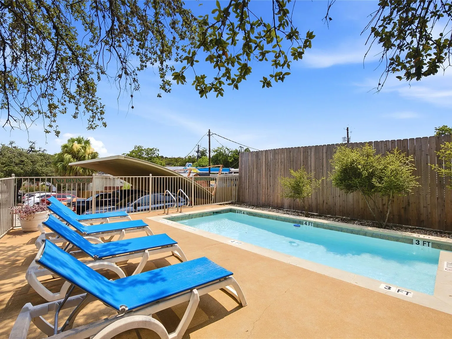 2302 E Side Dr — Photo 4