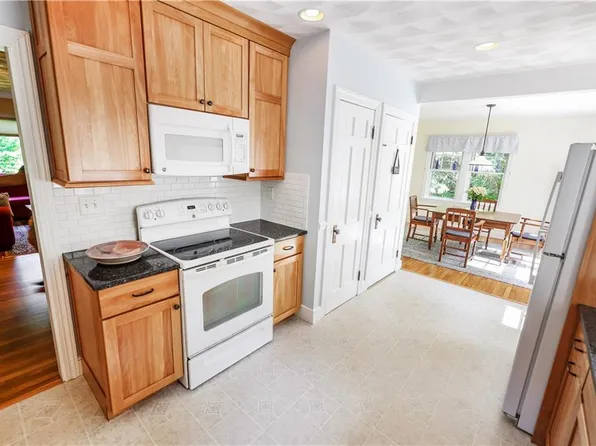 178 Lippitt Ave, Cranston, RI 02921