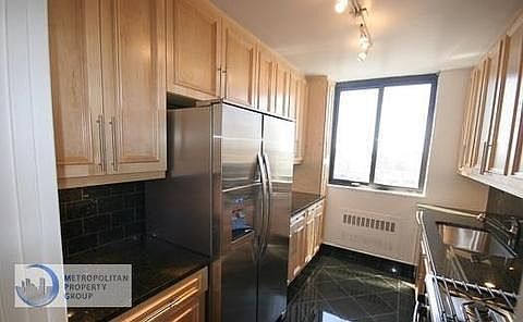 3rd image of 121 Greene St