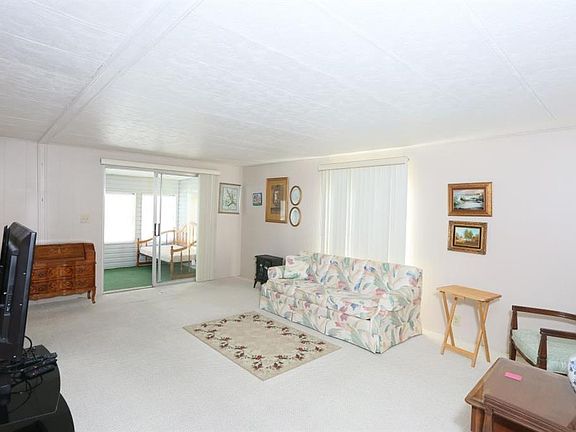 5th image of 912 Thrush Cir