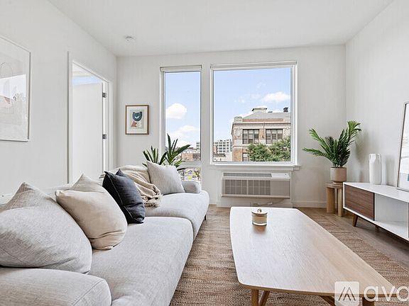 3rd image of 238 Saint Pauls Ave #601