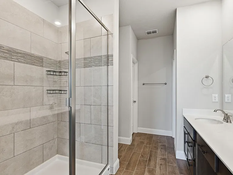 8200 Korat Vis — Photo 14