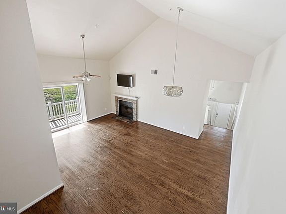 5th image of 1003 Spring Valley Ct