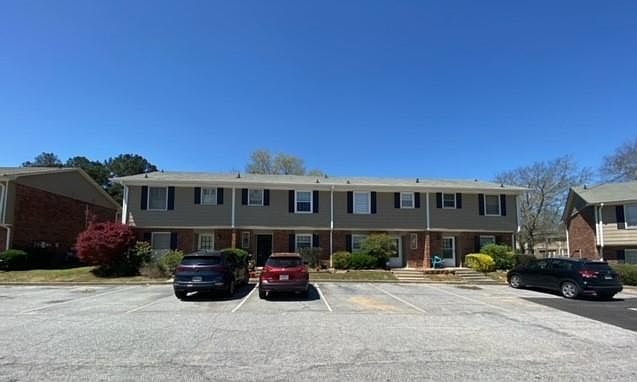 1st image of 2090 Kings Gate Cir APT B