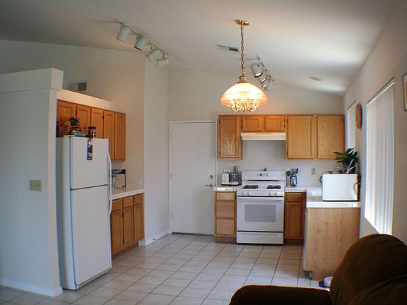 Kitchen-all appliances inclu.