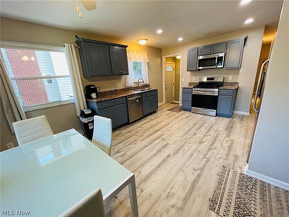 4th image of 818 Myrtle Ave