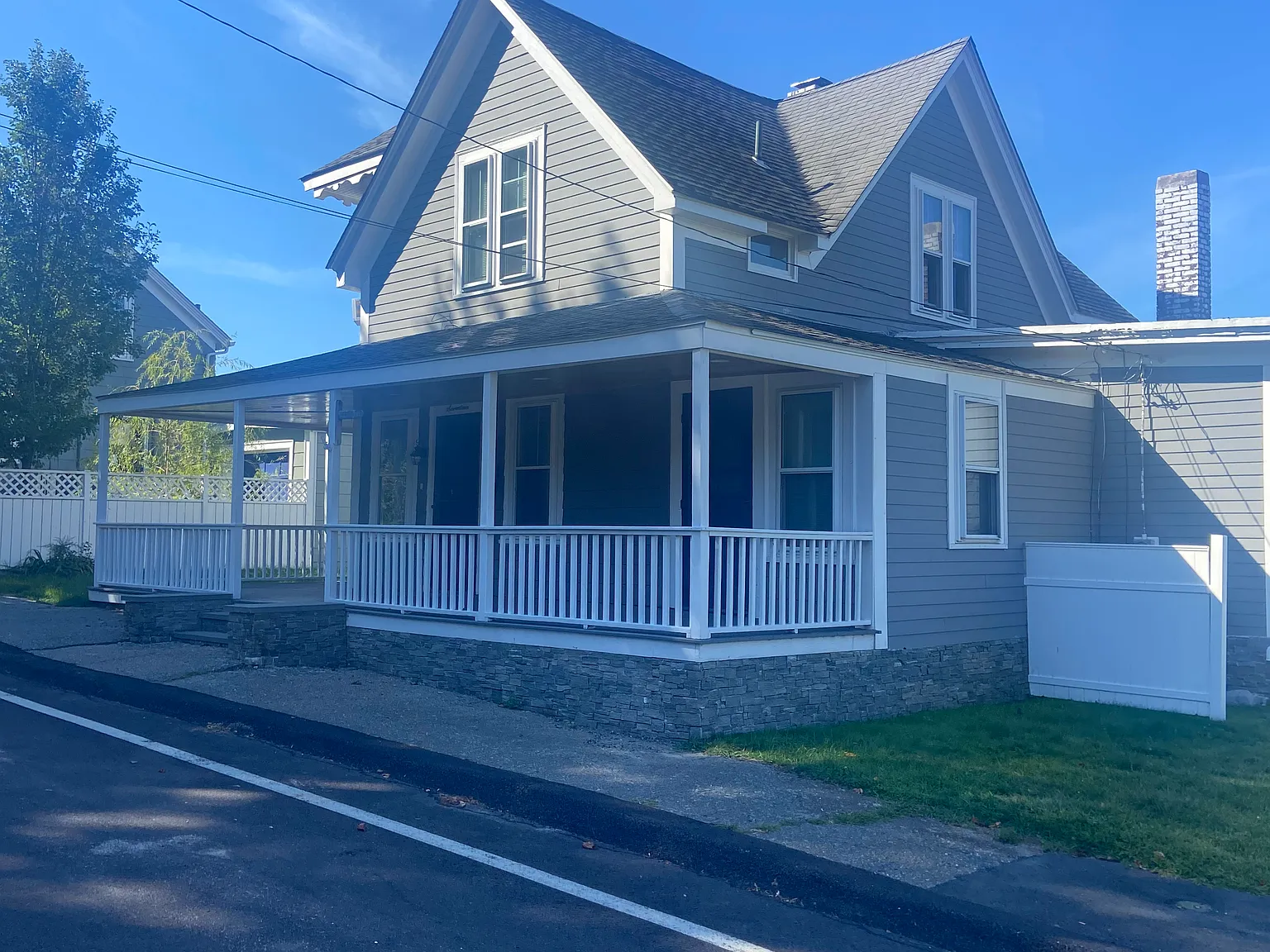 3 bed, 1.5 bath, 2000 sqft, $3,000 — Photo 1