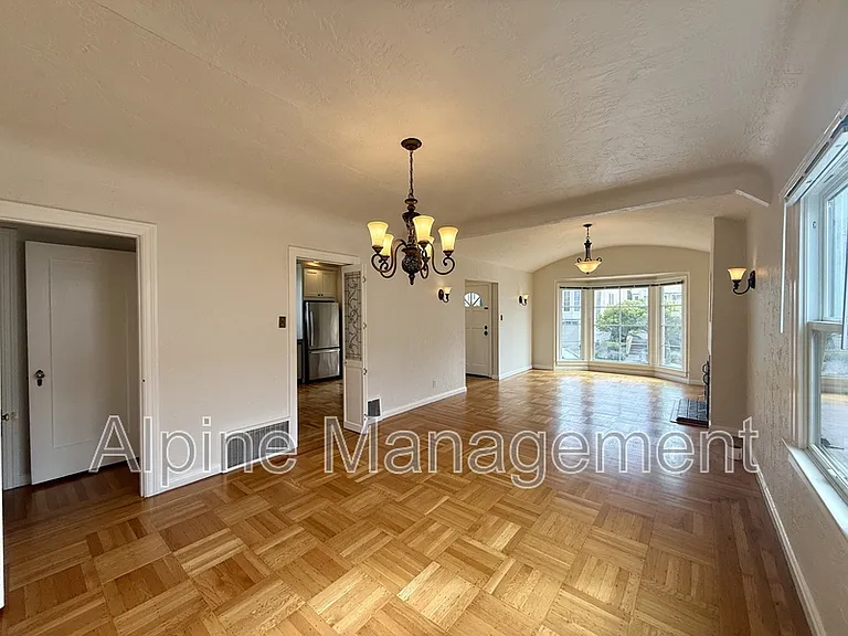 658 Rockdale Dr #MAIN — Photo 7
