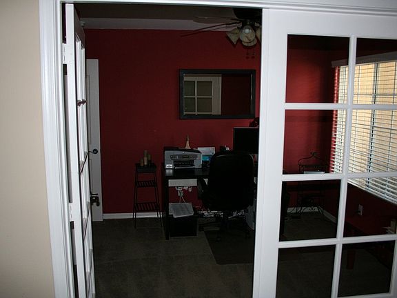 Bedroom 1 / Den