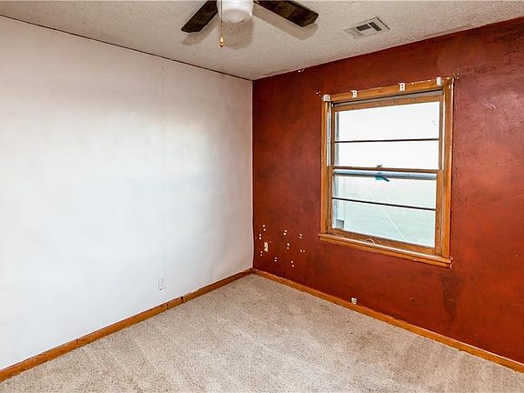 5th image of 2004 N Van Buren Ave