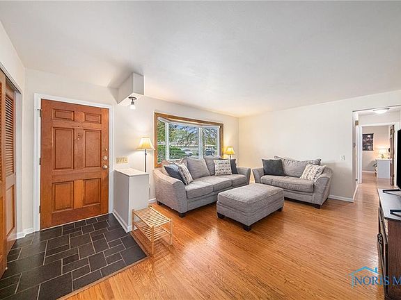 5th image of 200 Margaret Pl