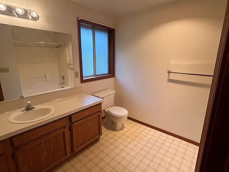 2220 NW Cabrillo Ct — Photo 12
