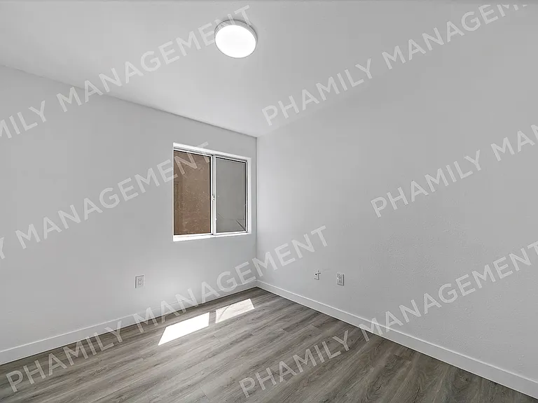 5227 Huntington Dr N #2 — Photo 8