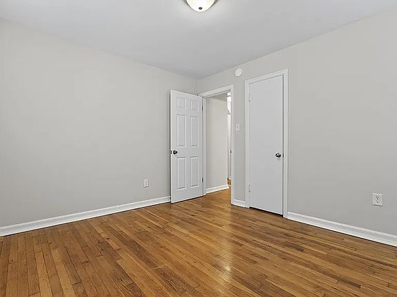 5th image of 702 Della Dr Unit 4
