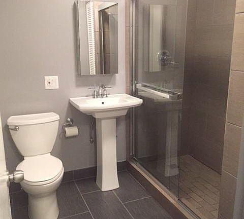 2nd image of 2032 N Winchester Ave APT 3F
