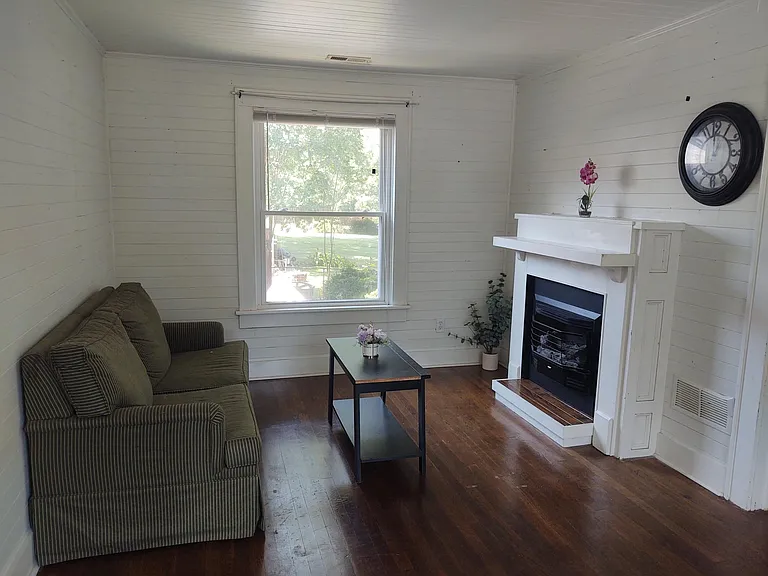 400 Wiley Ave #C — Photo 2