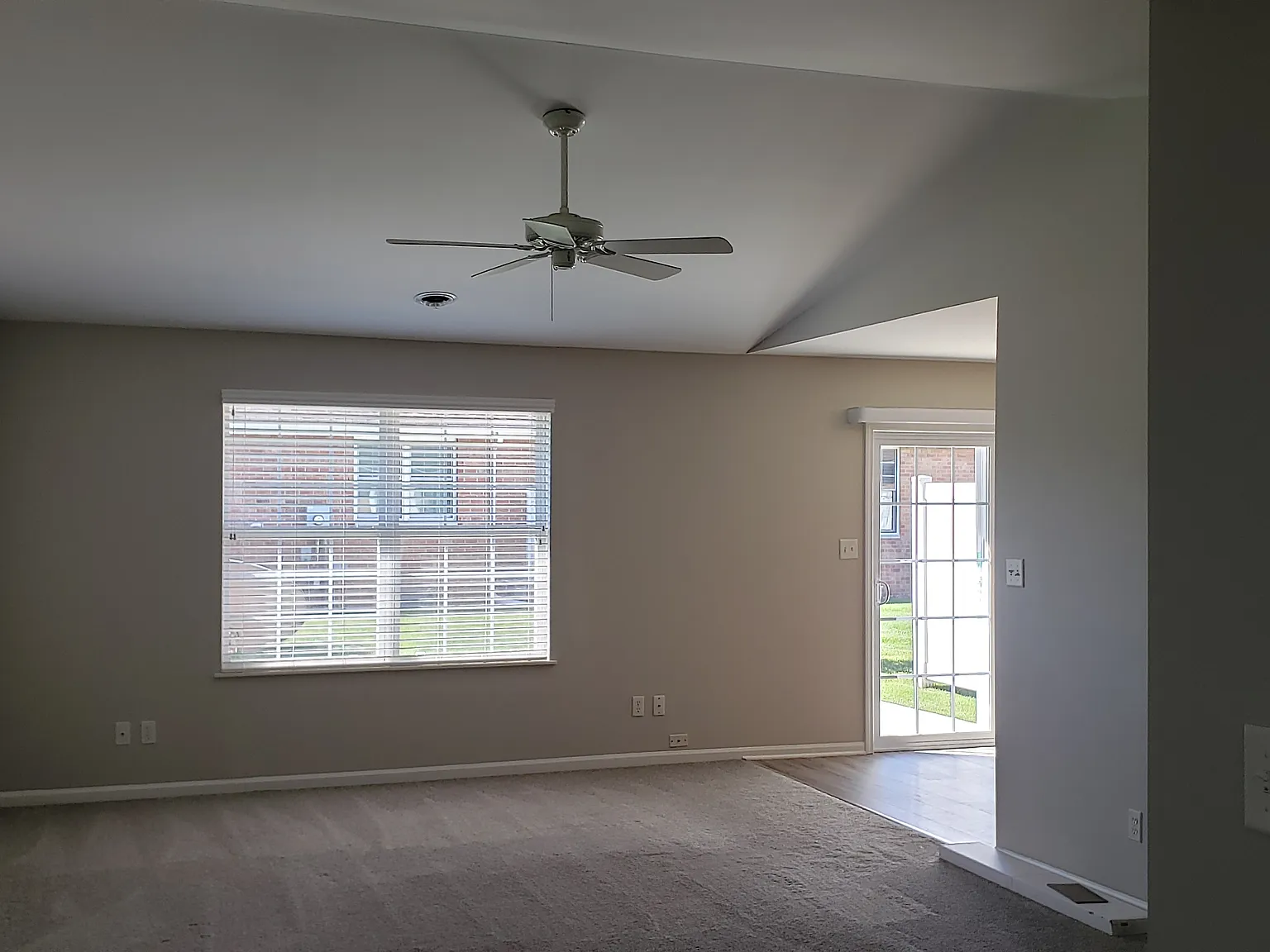 2 bed, 1380 sqft, $2,490 — Photo 4