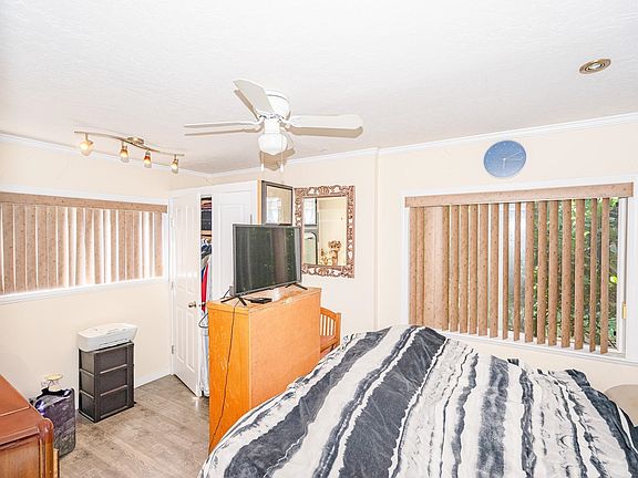 4th image of 11618 203rd St