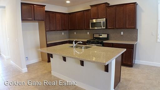 5th image of 496 Sawyer Dr