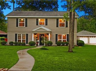 215 Wickwood Dr, Oak Ridge North, TX 77386