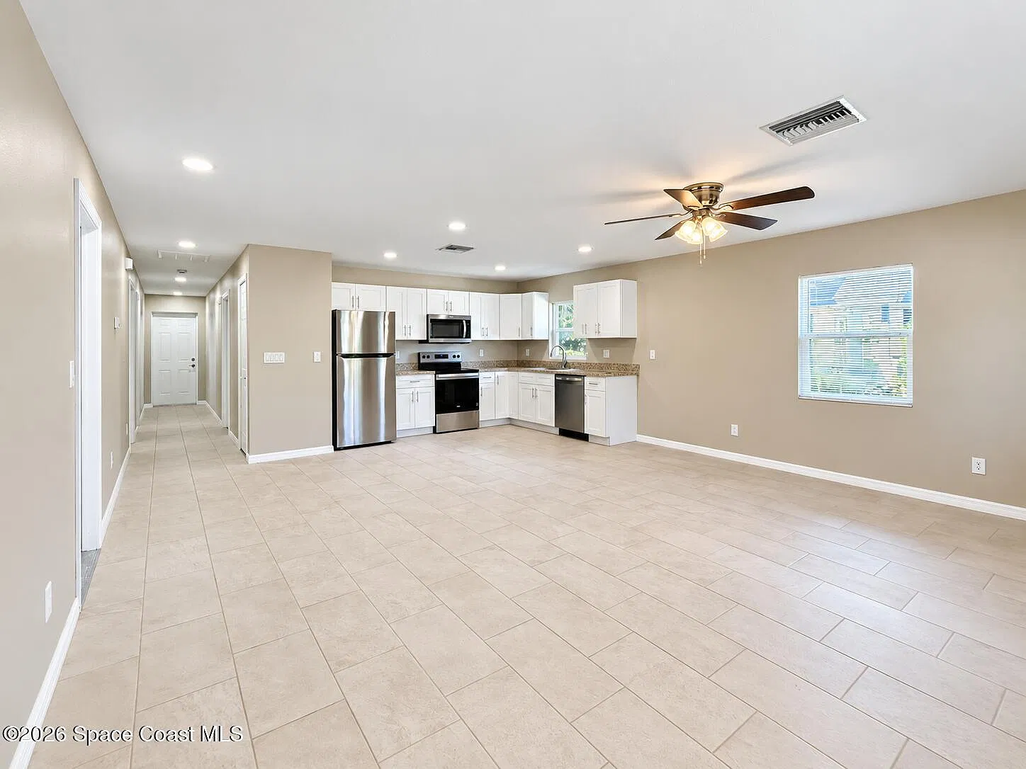 3 bed, 2.0 bath, 1272 sqft, $2,000 — Photo 4