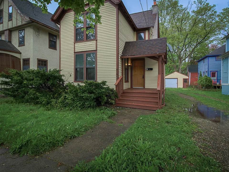 416 Douglas Ave
