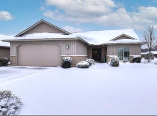 9067 Hummingbird Ln, North Ridgeville, OH 44039