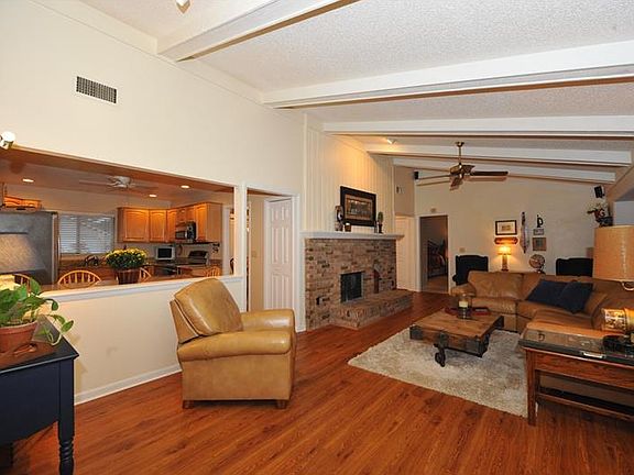 5th image of 316 Cypress Landing Dr