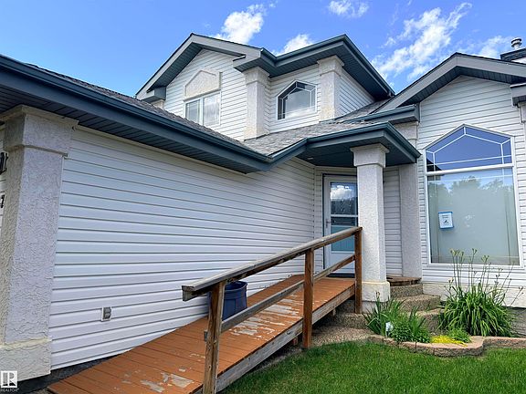 2nd image of 727 Balfour Close NW