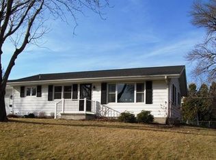 915 1st St, Fulton, IL 61252