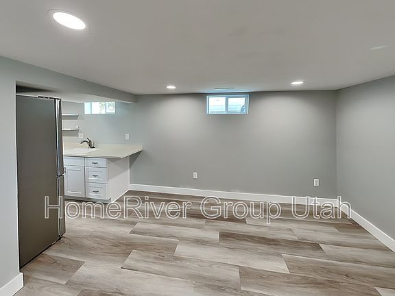 5th image of 1021 E Wilson Ave #2
