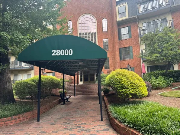 28112 Plantation Dr NE, Atlanta, GA 30324