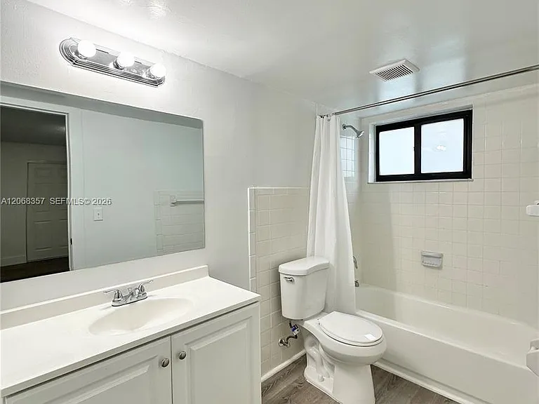 529 SW 4th St #303 — Photo 13
